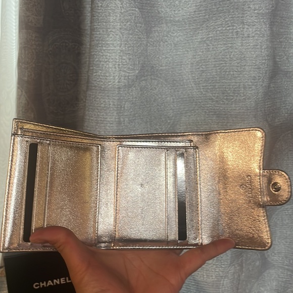 Chanel extremely RARE irresdescent rainbow purple green pink green & Silver 💕💕 - Picture 11 of 12